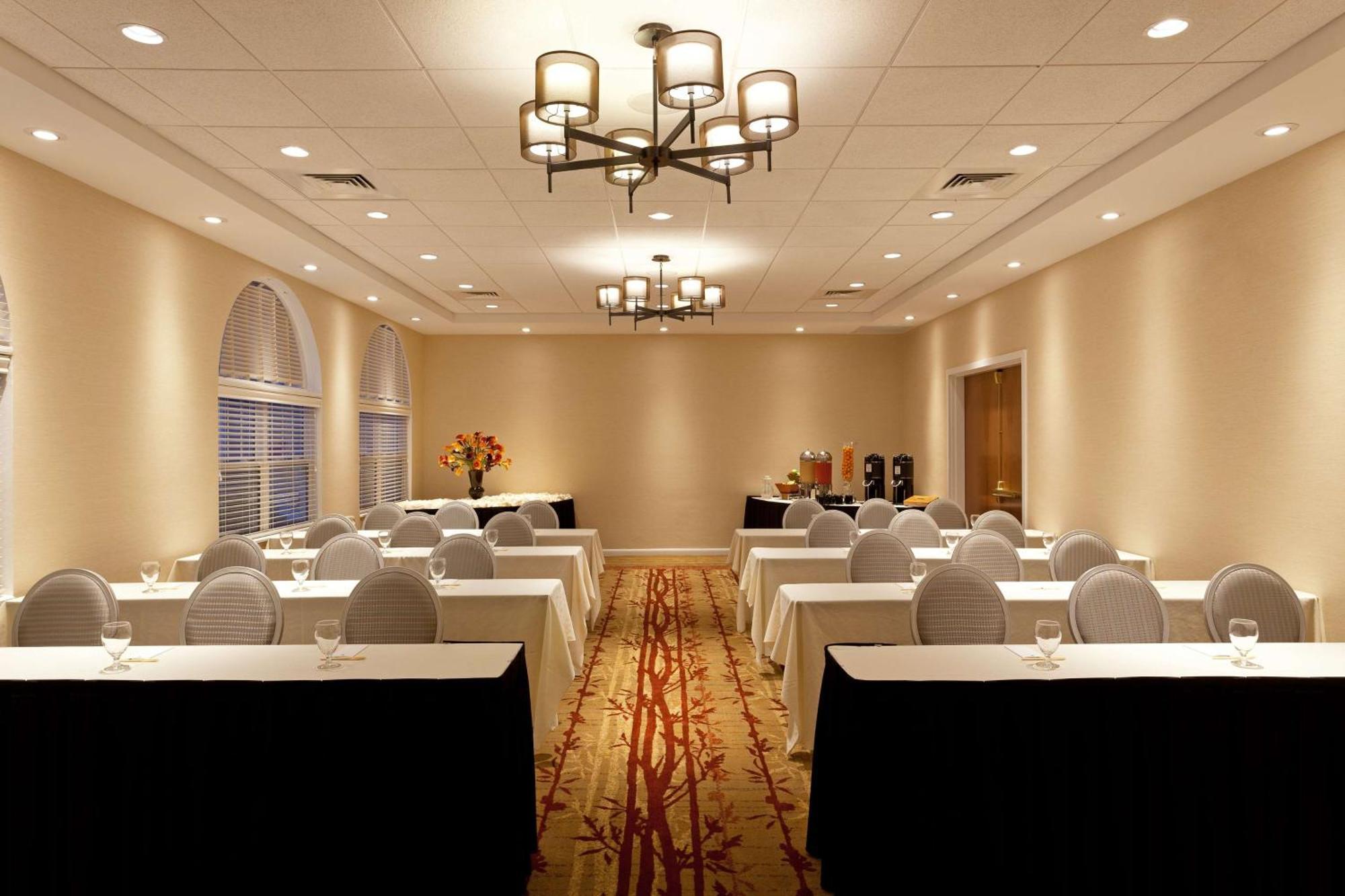 Doubletree By Hilton Cape Cod - Hyannis Hotel Bagian luar foto