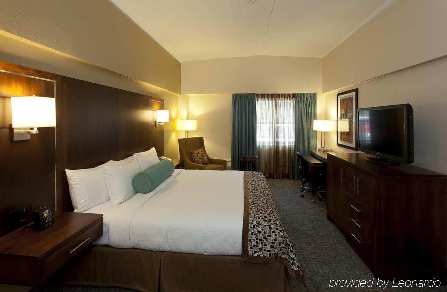 Doubletree By Hilton Cape Cod - Hyannis Hotel Bagian luar foto